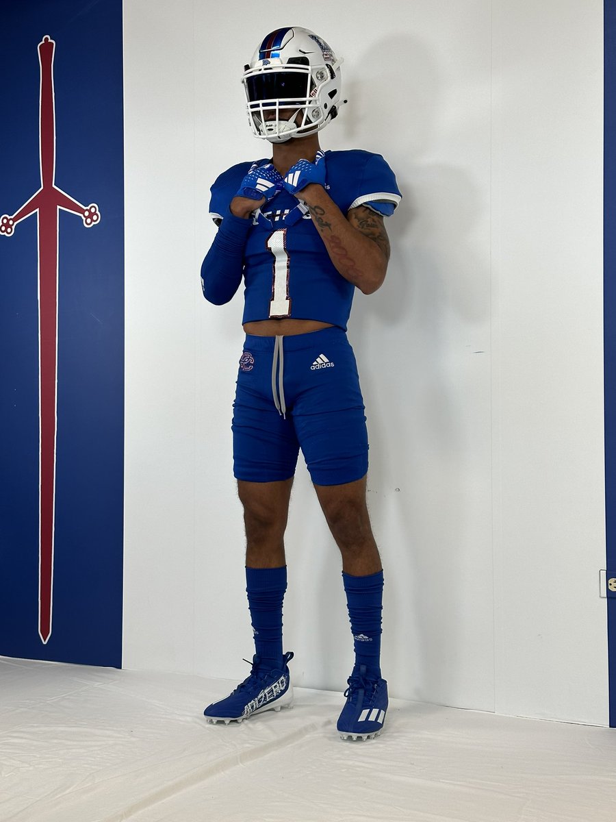 Thank you for inviting me on a wonderful visit!! @BlueHoseFtball <a href="/CoachLSmitty/">Liam Smith</a>