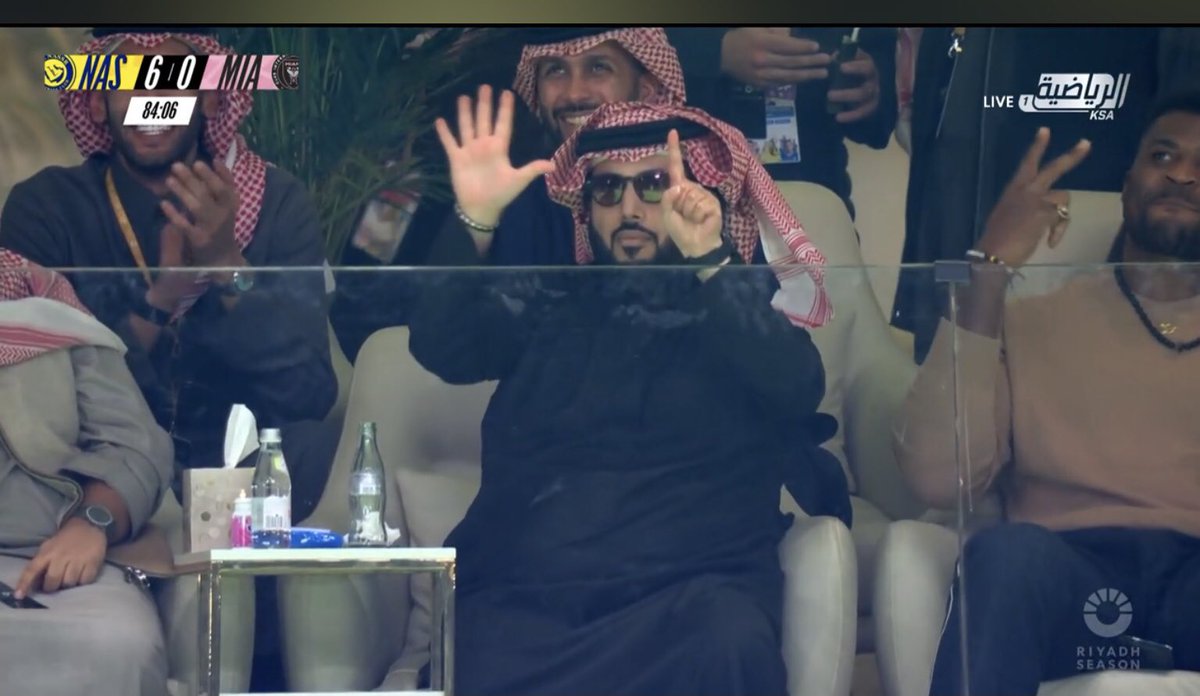 #النصر_انترميامي النصر العالمي السعودي بدون رونالدو بدون مانيه بدون فوفانا بدون الغنام والعقيدي وإصابة أوسبينا يسحق الفريق الأمريكي الوردي بالستة ..ألف مبرووك وشكراً أبوناصر  على الدعم الكبير..💛💙