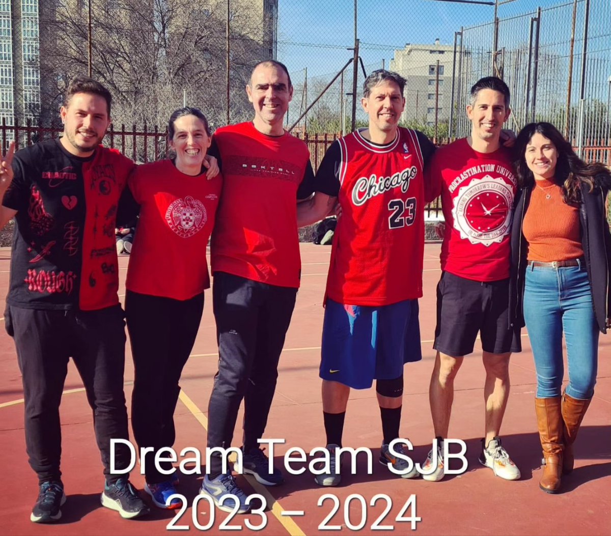 IES San Juan Bautista (@ies_sjb) on Twitter photo Hoy ha terminado el torneo de baloncesto de los recreos, con un partidazo final entre el equipo de profes y un equipazo de alumnos de 4ESO, que ha terminado en empate. Un resultado muy apropiado para un torneo en el que ha primado la deportividad y el buen rollo. Hoy ha terminado el torneo de baloncesto de los recreos, con un partidazo final entre el equipo de profes y un equipazo de alumnos de 4ESO, que ha terminado en empate. Un resultado muy apropiado para un torneo en el que ha primado la deportividad y el buen rollo.