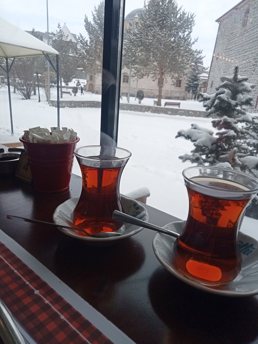 Bir gün çay içelim seninle  çaylar benden  manzara senden olsun .<a href="/Meyremaaaa36/">ganfetmerriii</a>