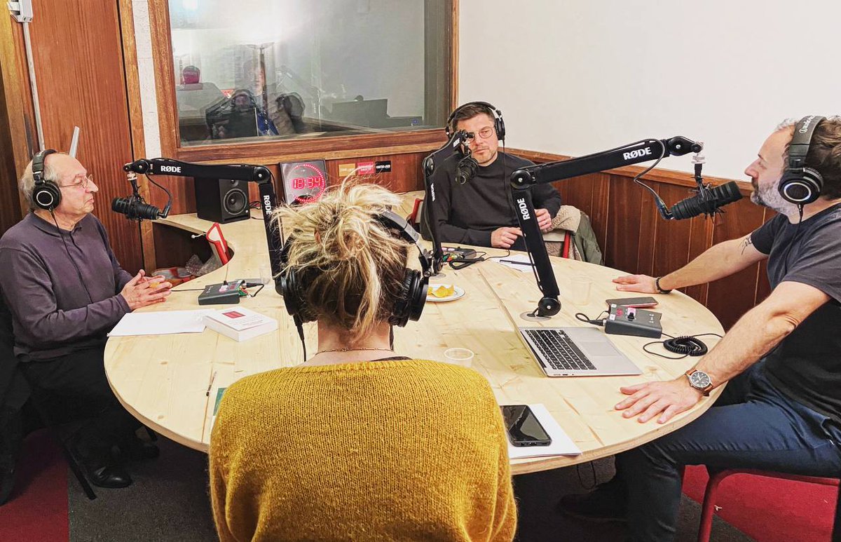 [Ref] "Faire des tiers lieux des commun·e·s de proximité" (avec <a href="/antoineburret/">Antoine Burret</a>, <a href="/StanceGarnier/">Constance Garnier</a>, Jean-Louis Laville) - Émission de radio enregistrée par @LeMomentMedia, le 10/01/2024 à <a href="/cesureparis/">CÉSURE</a> lemoment.org/cest-le-moment…