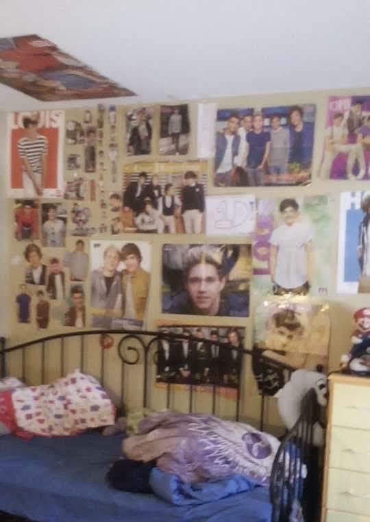 fairyseajellie's tweet image. happy birthday harry styles here’s my bedroom from when i was 11 i think
