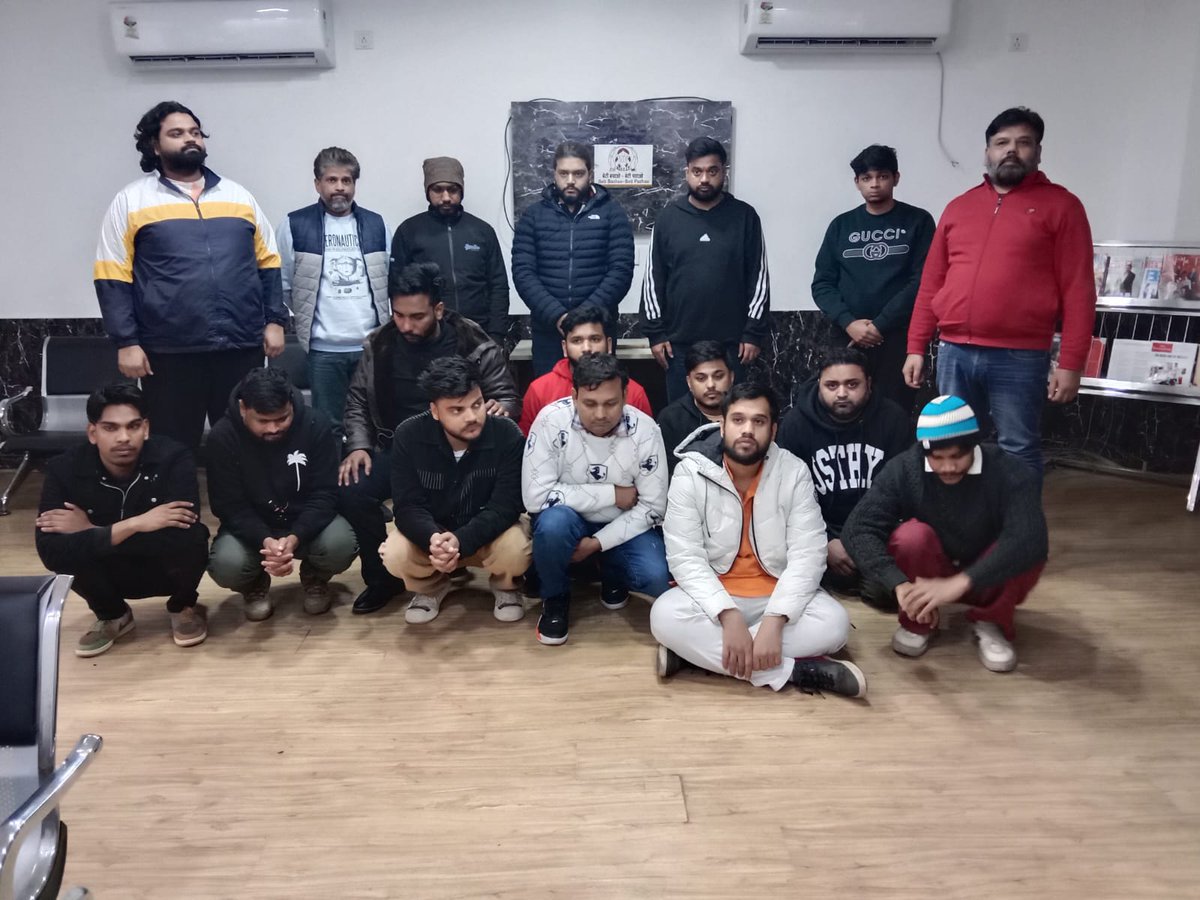 IFSO/CCU @CellDelhi busted 2 illegal Call Centres cheating US nationals on pretext of providing tech-support and selling various services. 26 people were arrested with the recovery of incriminating digital devices and huge cash (2.35 million INR). @USAmbIndia @DelhiPolice