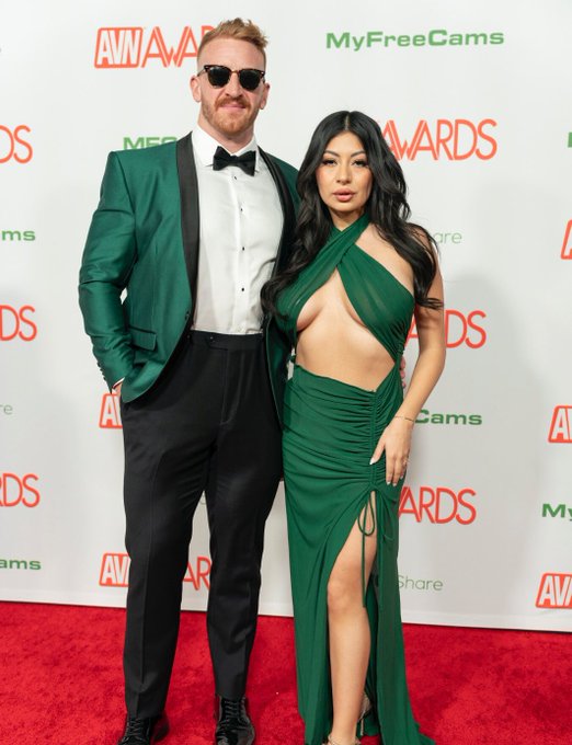 Forever grateful to be the gorgeous and endlessly amazing @TheCamiStrella&rsquo;s plus one 💚 https://t.co/