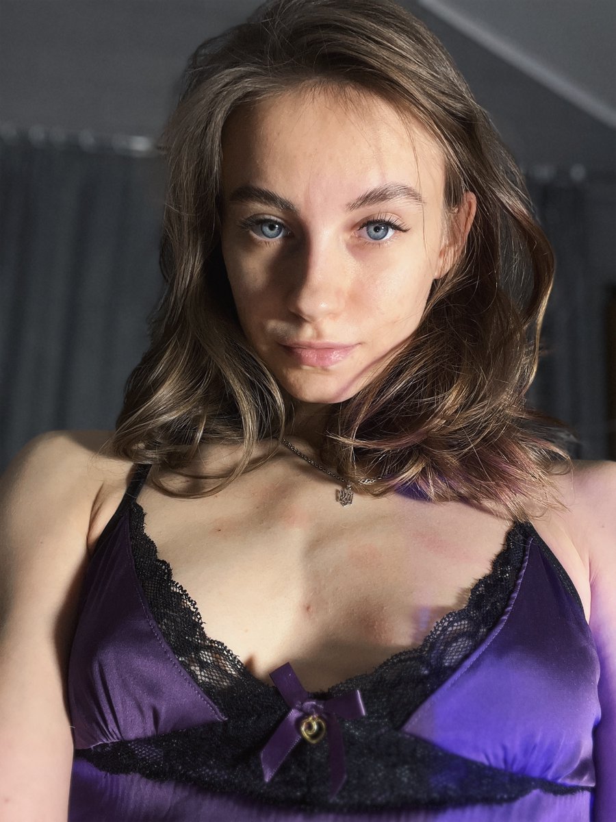 Do you like my eyes? 💃✨

#girl #figure #younggirl #lingerie #brunette #mood