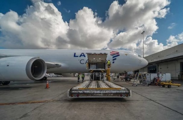 #Américalatina fue la región global con mejor rendimiento interanual para la #cargaaérea en 2023. A pesar de las incertidumbres económicas y geopolíticas, la demanda de carga aérea cerró 2023 con niveles apenas inferiores al de 2022 y 2019.
tradenews.com.ar/america-latina…