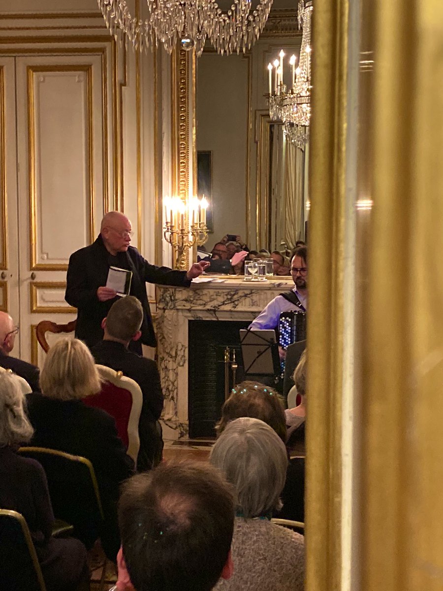 AustriainFR's tweet photo. #kafka2024
En attendant Otto Brusatti (voix) et Nikola Djorić (accordéon)… Plongée dans l’univers de Kafka… Une lecture musicale pour se laisser porter par les mots de cet écrivain majeur du XXe siècle disparu il y a 100 ans. Un événement @acfparis dans notre ambassade. https://t.co/op0IIYfz97