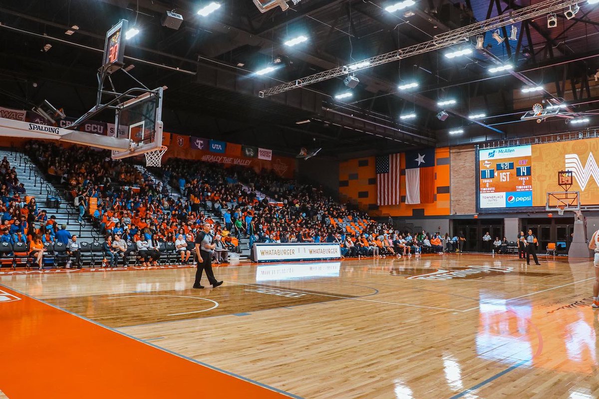 Thank you for your support! 🧡 Kids Day presented by @whataburger #UTRGV #RallyTheValley