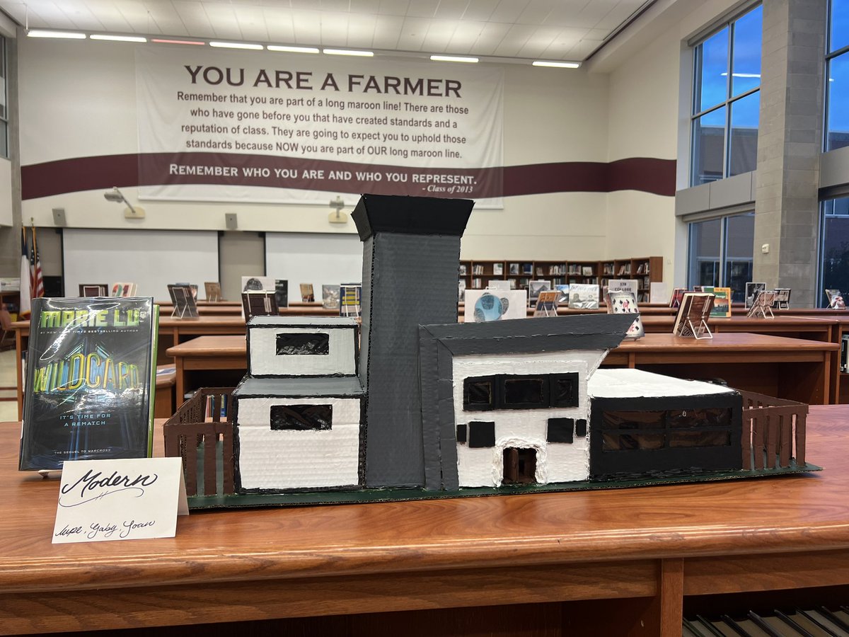 MsWinstonLHS's tweet photo. Today @LewisvilleHS #interiordesign  #fashiondesign @lisdcte https://t.co/KD7wFKlVZV