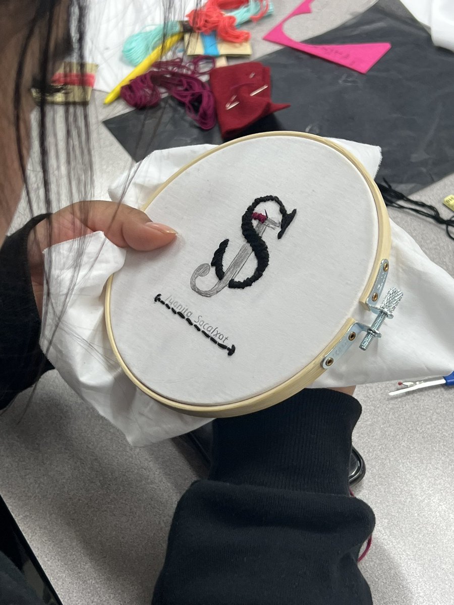MsWinstonLHS's tweet photo. Today @LewisvilleHS #interiordesign  #fashiondesign @lisdcte https://t.co/KD7wFKlVZV