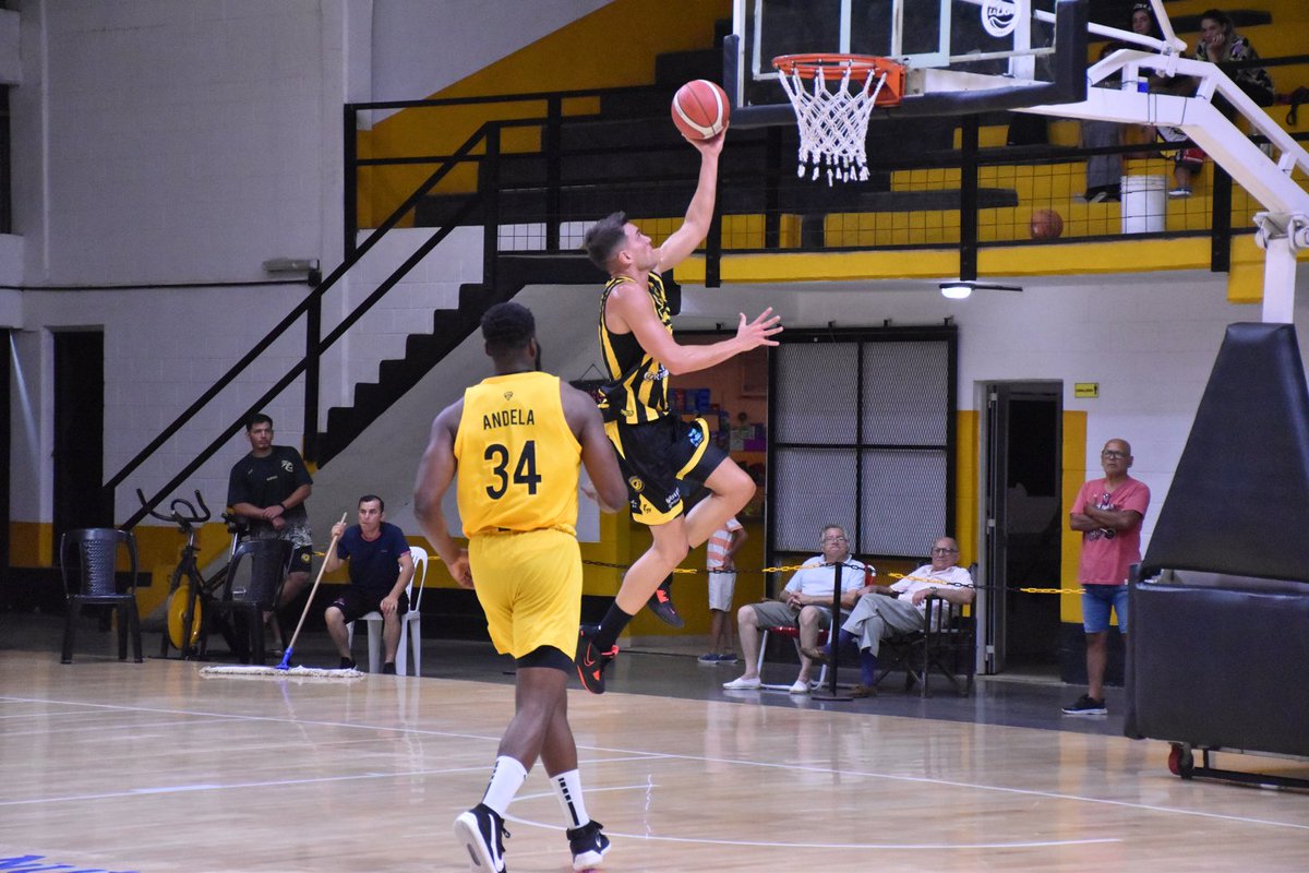 simplebasquet's tweet photo. #LNB FINAL @comumercedes 96 @ObrasBasket 85 = #Deshields 21 y #Sánchez 14 pts 10 reb - #Spight 19
📸 Prensa Comunicaciones https://t.co/iwHd75dJwo