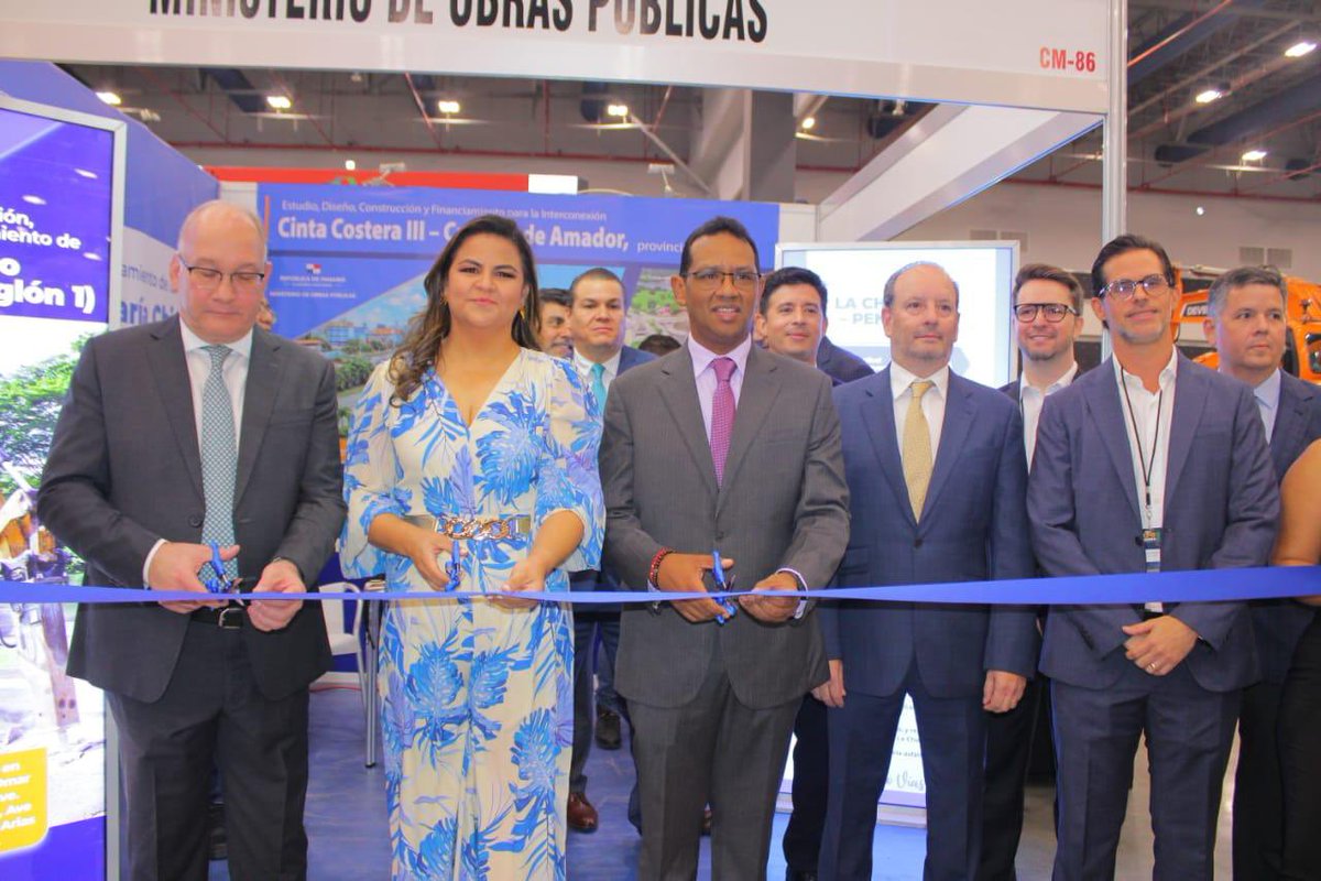 MOPPma's tweet image. La ministra encargada @LIBRADADEFRIAS participó en el acto de inauguración de la 7ma edición de @ExpoMaquinaPa, la plataforma comercial para insumos, herramientas,equipos, maquinarias, infraestructuras y servicios del sector: Construcción, Industrial, Logístico, Marítimo, Minero.