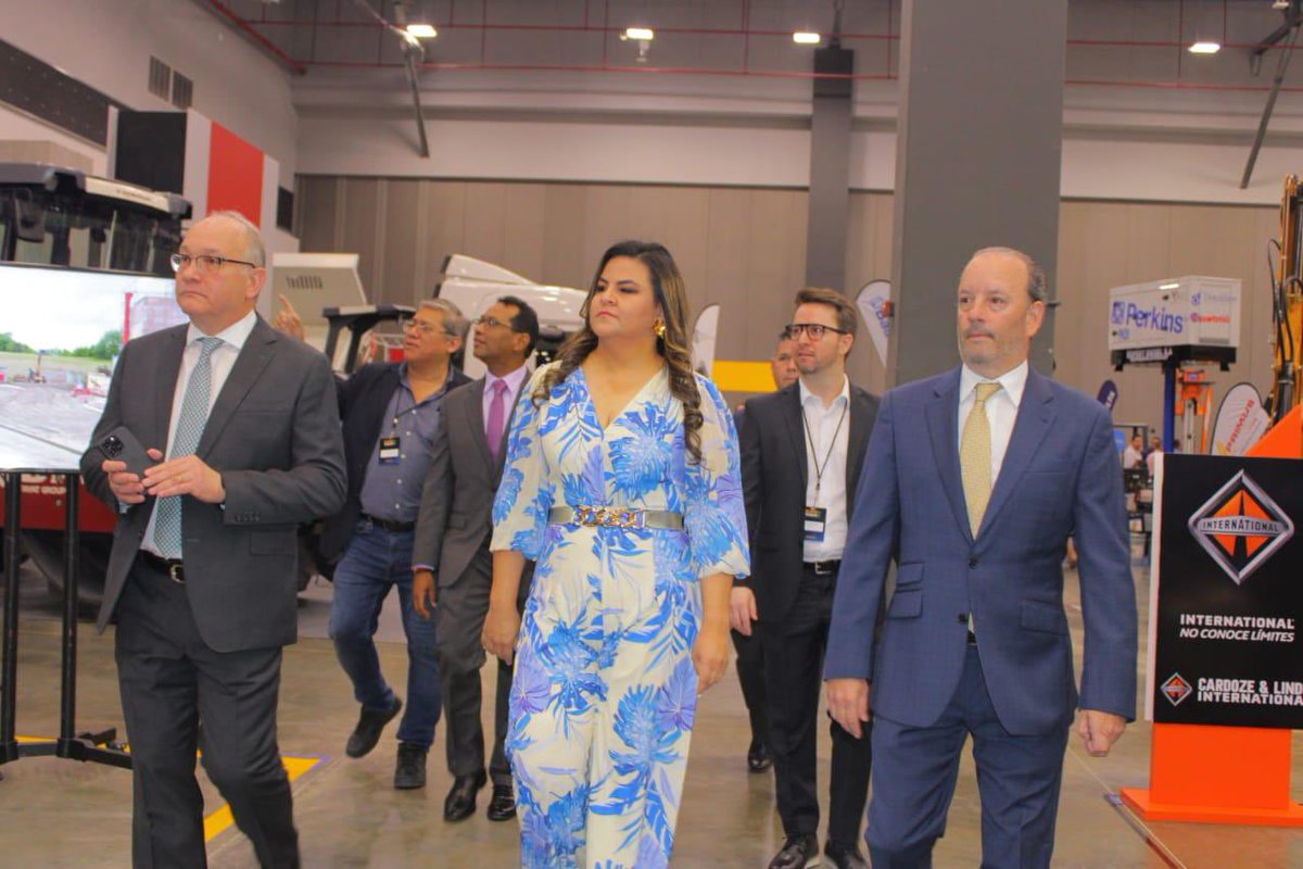 MOPPma's tweet image. La ministra encargada @LIBRADADEFRIAS participó en el acto de inauguración de la 7ma edición de @ExpoMaquinaPa, la plataforma comercial para insumos, herramientas,equipos, maquinarias, infraestructuras y servicios del sector: Construcción, Industrial, Logístico, Marítimo, Minero.
