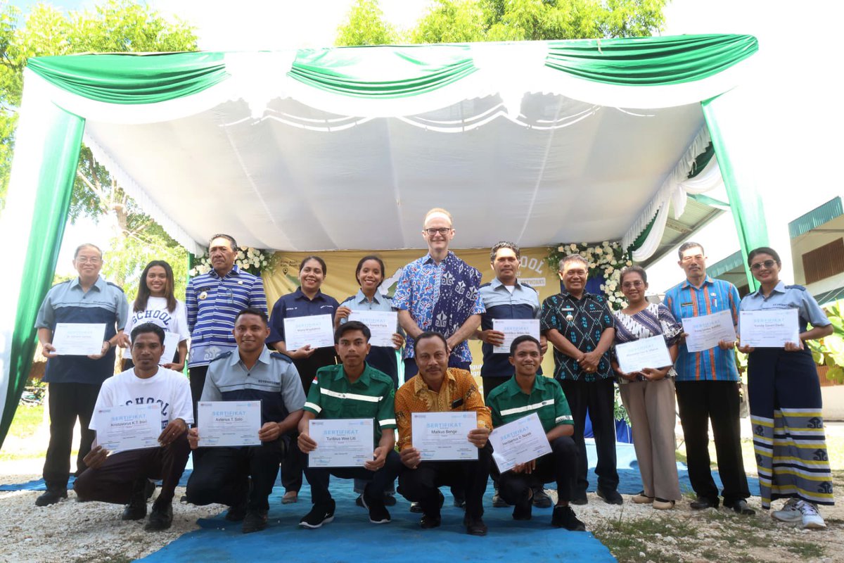 Inspired by stories of lives transformed in Southwest Sumba by the UK’s Digital Access Programme when I inaugurated - and climbed up! - the first bamboo internet tower.

#digitalaccess
#digitaltransformation
#agreatpartnership
#UKIndonesia