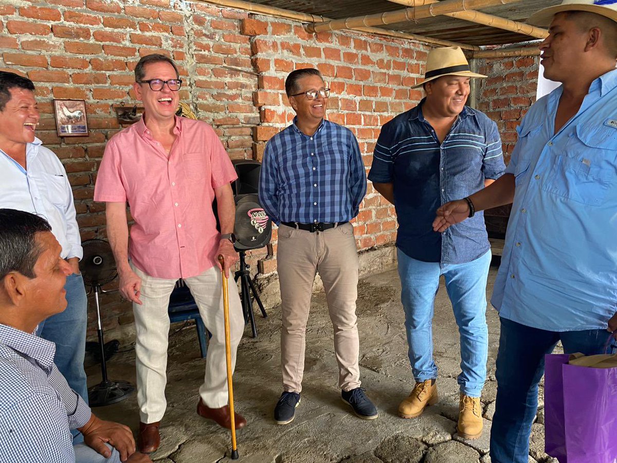 rabascallcarlos's tweet photo. Con los ciudadanos y en el territorio continuamos con la construcción de #ElPlanConTodos https://t.co/xrQXh0Icvl