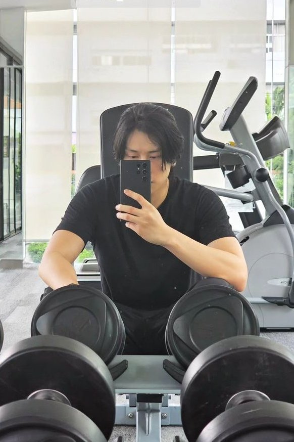 OURBSUMETTIKUL's tweet photo. Good morning🌅

สวัสดีวันศุกร์ ขอให้ทุกคนมีความสุขกับวันนี้นะคะ✌🏻☺️

 🌞 [ #อรุณสวัสดิ์คุณวิชญ์ภาส ] 🌞

#BibleWichapas 
#bsumone 
@biblesumett https://t.co/4xQ0JVeH95