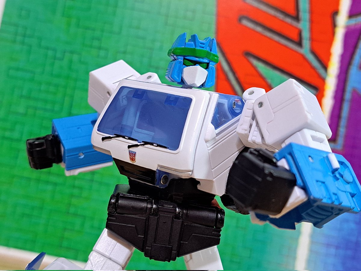 14thPrimeCustom's tweet photo. Here we go lads, check out this legendary bro, SG Soundwave! Finally done based on his wicked Botcon design, rockin' out with the SS86 Ratchet mold! 

(I'm so sorry for how I typed all that)
#transformers #Maccadam https://t.co/30Kavq8OEl
