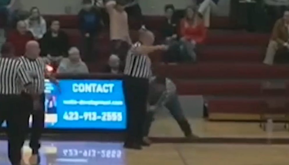 bradbatt's tweet image. Hey @JeremyFaison4TN you came to Johnson City and disrespected our community by trying to pull the pants off of a basketball referee in front of a gymnasium full of children

How about your disorderly ass resign?!?