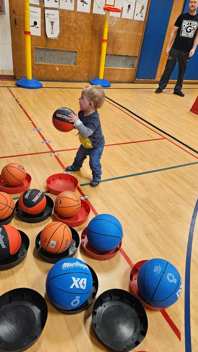 QianaPerry79's tweet photo. Open Gym Night at The ELC 🐳💙🐳
#Family #Fun #Engagement #Community #Health #HealthiKids #CommonGround #PTA @GreeceELC @mikejferris2 @CommonGroundH @GCSDcommschools @valeriekpaine @tmelore @JulieParsons203 @GCSDsuper @GreeceCentral @natcenterforcs https://t.co/1p8LQx7nnF