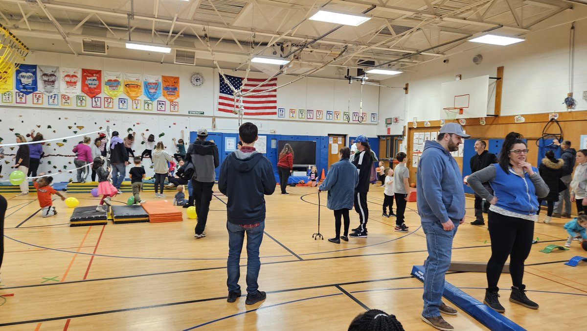 QianaPerry79's tweet photo. Open Gym Night at The ELC 🐳💙🐳
#Family #Fun #Engagement #Community #Health #HealthiKids #CommonGround #PTA @GreeceELC @mikejferris2 @CommonGroundH @GCSDcommschools @valeriekpaine @tmelore @JulieParsons203 @GCSDsuper @GreeceCentral @natcenterforcs https://t.co/1p8LQx7nnF