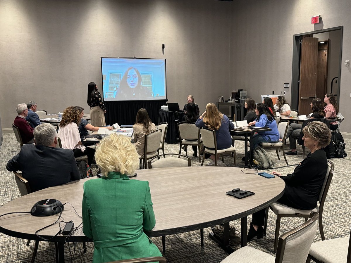 ScottMuri's tweet photo. So inspired by this group of teacher leaders and their commitment to @EctorCountyISD and the profession! #impact https://t.co/oqnIfMaU32