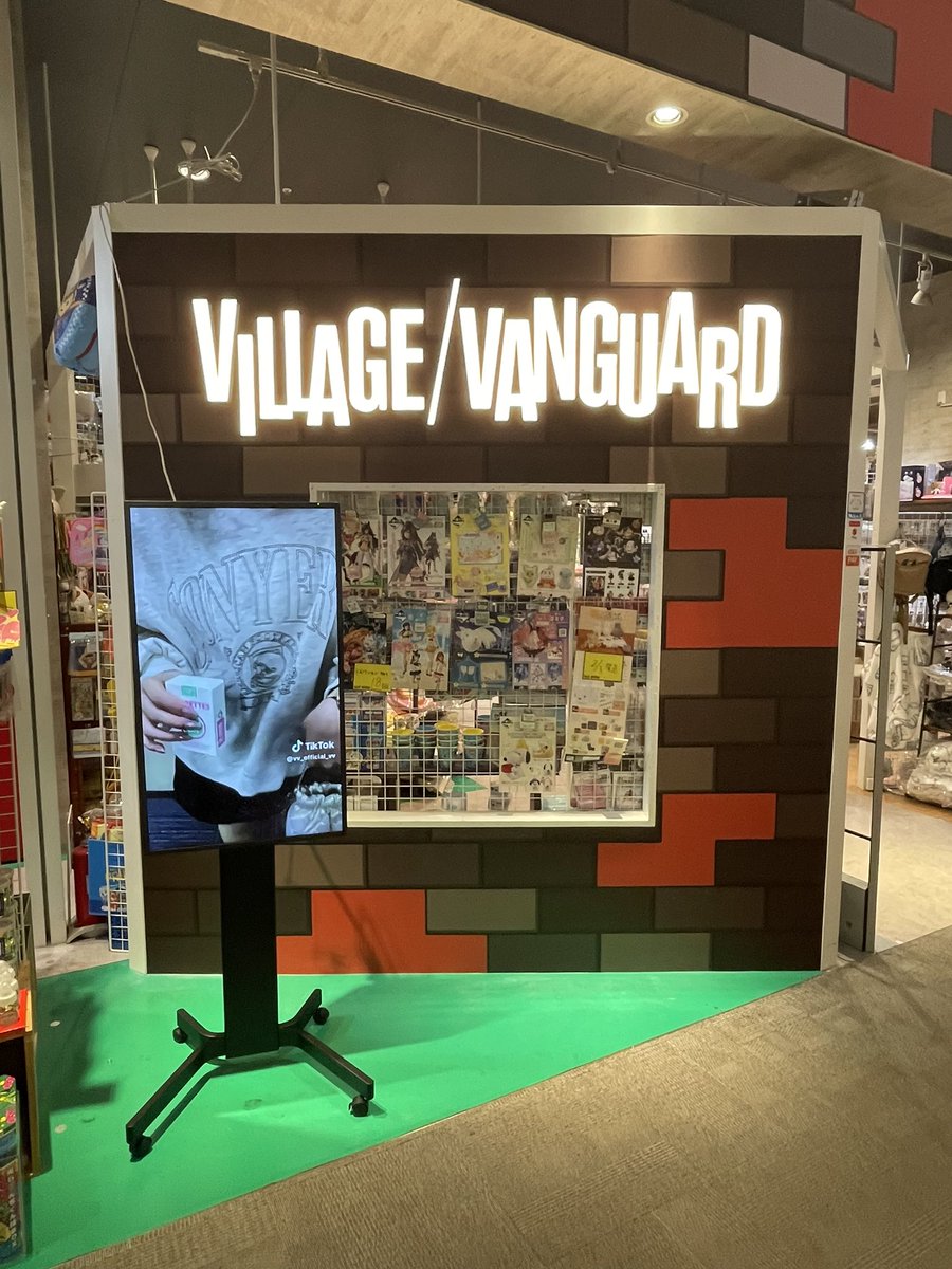 この度、2/1より当店はnews tyleから
ヴィレッジヴァンガードに変わりました🎉🎉

外装もリニューアルしレンガ柄でヴィレヴァンっぽい感じに仕上がりました！

皆様、これからもこれからはヴィレッジヴァンガードとして何卒、よろしくお願い致します。

#ヴィレッジヴァンガードイオンモール新潟南