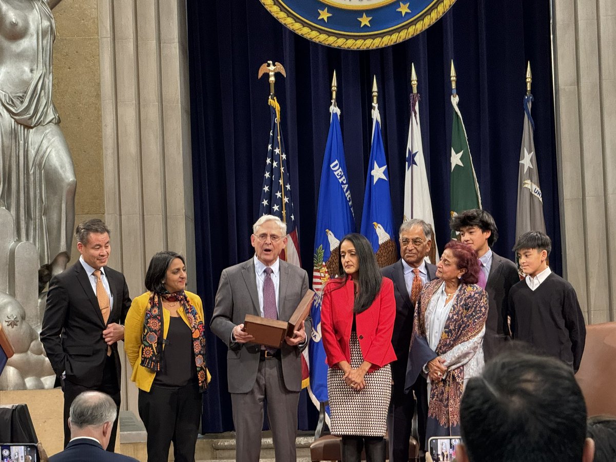 Lwmurphy's tweet photo. It was wonderful seeing the leadership of #DOJ laud the important contributions of Vanita Gupta at her going away ceremony today https://t.co/nb9S13hdjM