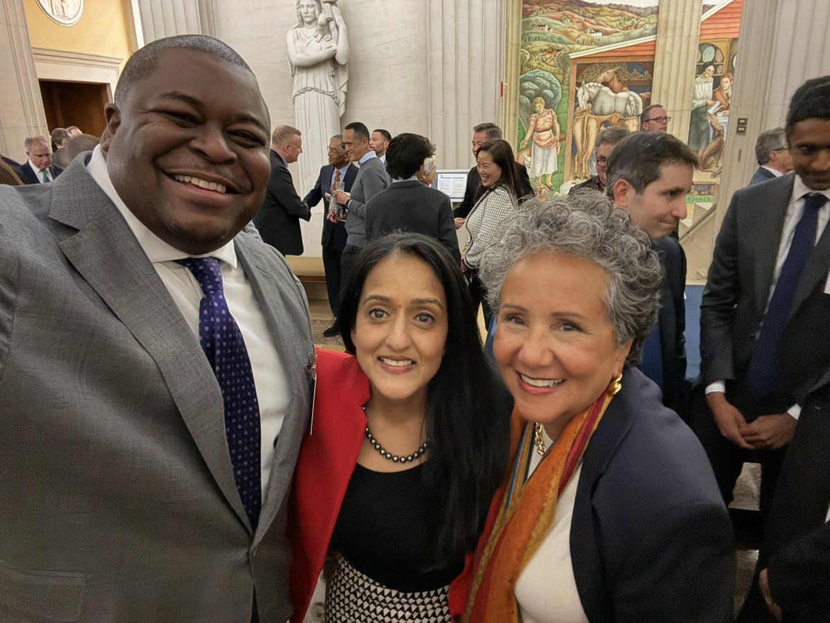Lwmurphy's tweet photo. It was wonderful seeing the leadership of #DOJ laud the important contributions of Vanita Gupta at her going away ceremony today https://t.co/nb9S13hdjM