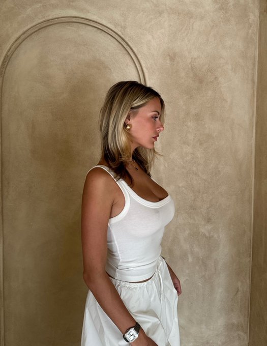 an innocent girl 🤍 https://t.co/22o9UXz3so