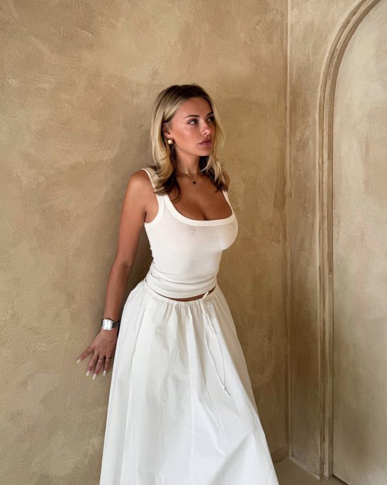 an innocent girl 🤍 https://t.co/22o9UXz3so