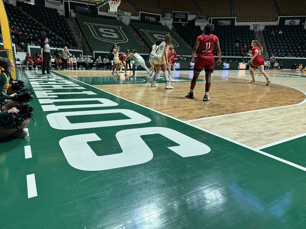 JayArtigues's tweet photo. @LionUpWBB up 51-49 start of the 4th quarter!! #LionUp https://t.co/NDsHQ1jzn9