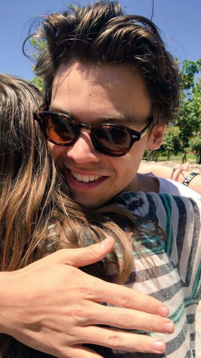 kindnnesmalu's tweet photo. hoje é o dia de uma das pessoas mais importantes da minha vida, que me ajuda mesmo de longe apenas com um sorriso. happy birthday hazza, i love you so much and i so proud of you🤍(agora você tem 30 anos🥹) https://t.co/szQ0GcNkdX