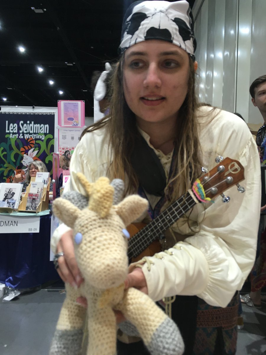 Murphysplush's tweet photo. We're bards! And pirates! But more importantly, we're friends!!! #murphysplushtrips #murphysplush #sdcc2023 #Cosplay https://t.co/78DTJNKUdh