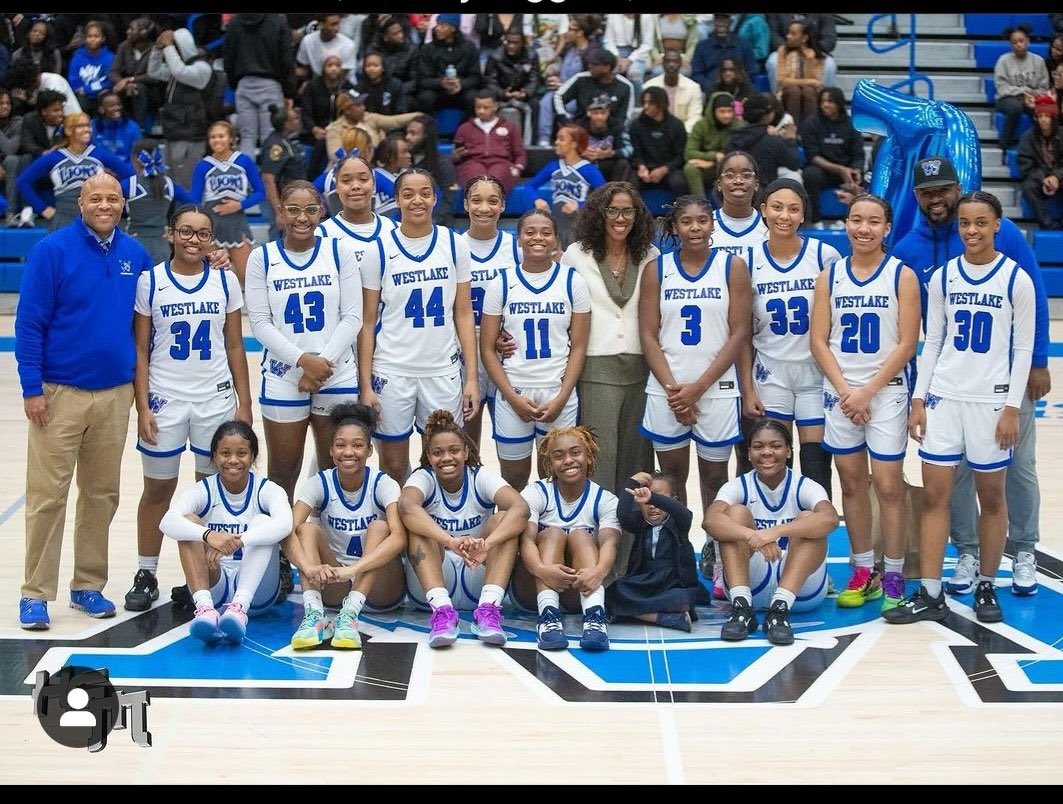 LadyWoodhouse23's tweet photo. Congratulations to our very own, Coach Hankerson on her 700th WIN!!!! 💙💪🏾 #ONEWestlake @JarvisAdamsEdu @OneWestlake @WestlakeSports1 #StructuredToWIN #WestlakeFinest 🙌🏾 https://t.co/n7jTpy5orS