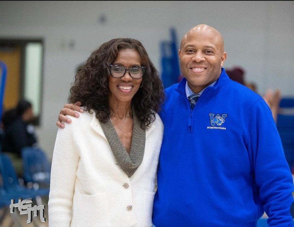 LadyWoodhouse23's tweet photo. Congratulations to our very own, Coach Hankerson on her 700th WIN!!!! 💙💪🏾 #ONEWestlake @JarvisAdamsEdu @OneWestlake @WestlakeSports1 #StructuredToWIN #WestlakeFinest 🙌🏾 https://t.co/n7jTpy5orS