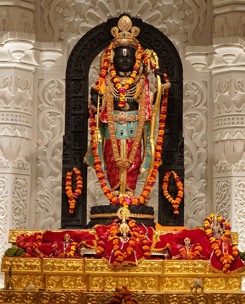 ShriAyodhya_'s tweet photo. भगवान श्रीराम की मूर्ति का रंग काला क्यों ? 

अयोध्‍या के भव्‍य राम मंदिर में रामलला की काले रंग की प्रतिमा की प्राण प्रतिष्‍ठा की गई है। आइए जानें इसके बारे में....

राम मंदिर में प्रभु राम बालक राम के रूप में विराजमान हैं। 5 वर्ष के बालक के तौर पर रामलला की प्रतिमा बनाई गई है।

दरअसल वाल्मीकि रामायण के मुताबिक, प्रभु राम का उल्लेख श्यामल वर्ण के रूप में किया गया है।

निलांबुज श्यामल कोमलंगम के तर्ज पर भगवान राम की प्रतिमा बनाई गई है।

इतना ही नहीं मंदिर में स्थापित की गई भगवान राम की मूर्ति का निर्माण श्याम शिला से तैयार किया गया है।

दरअसल जिस पत्थर से प्रभु राम की प्रतिमा का निर्माण किया है, उसका रंग भी काला था।

 उस पत्थर का नाम कृष्ण शिला है और इस पत्थर का रंग काला ही होता है। यही वजह है कि मूर्ति का रंग श्यामल है।

शास्त्रों के अनुसार, कृष्ण शिला से बनी राम की मूर्ति खास होती है। इसी कारण इस मूर्ति को श्याम शिला से बनाया गया है।

श्याम शिला की आयु हजारों सालों की होती है। इससे श्री राम की मूर्ति हजारों सालों तक अच्छी सही रहेगी।

इसी के चलते मूर्ति को जल, चंदन, रोली या दूध से किसी भी प्रकार का नुकसान नहीं होगा।

जानकारी के अनुसार, जन्मभूमि में बालस्वरूप की पूजा की जाती है। इसी वजह से श्रीराम की मूर्ति बालस्वरूप में है।

सभी रामभक्तों को शेयर करें "जय श्री राम" 🙏