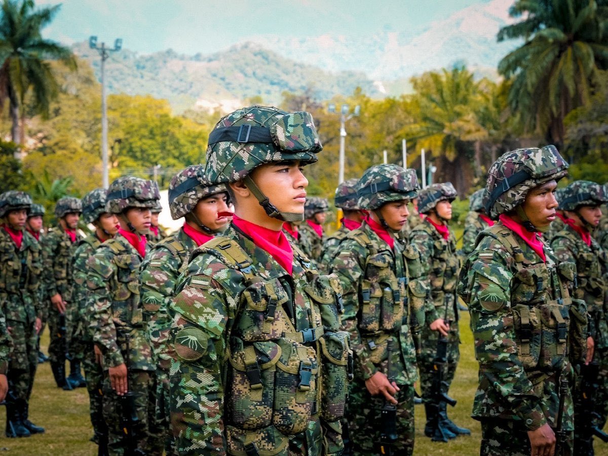 mindefensa's tweet photo. #IncorpórateAlEjército | A partir de hoy y hasta el 25 de febrero estarán abiertas las incorporaciones para prestar servicio militar en el @COL_EJERCITO. 

La jornada está dirigida a hombres y mujeres entre los 18 y hasta faltando un día para cumplir los 24 años de edad.

Quienes decidan ingresar tendrán beneficios en salud, educación y una bonificación mensual de $650.000

Toma la mejor decisión y sírvele al país. Más información en https://t.co/F916xjsRmA