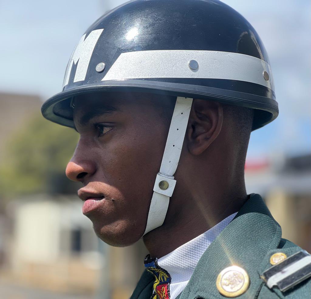 mindefensa's tweet photo. #IncorpórateAlEjército | A partir de hoy y hasta el 25 de febrero estarán abiertas las incorporaciones para prestar servicio militar en el @COL_EJERCITO. 

La jornada está dirigida a hombres y mujeres entre los 18 y hasta faltando un día para cumplir los 24 años de edad.

Quienes decidan ingresar tendrán beneficios en salud, educación y una bonificación mensual de $650.000

Toma la mejor decisión y sírvele al país. Más información en https://t.co/F916xjsRmA
