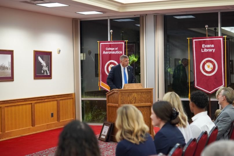 FloridaTechPrez's tweet photo. Packed house tonight to hear ⁦@Astro_Ferg⁩ speak. And proud to have two fantastic Astronaut Scholarship winners ⁦@FloridaTech⁩ awarded by the @AstroScholarFdn⁩. Thanks for your partnership! https://t.co/nRRrxDGe44