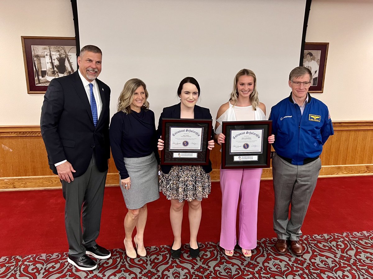 Packed house tonight to hear ⁦<a href="/Astro_Ferg/">Christopher Ferguson</a>⁩ speak. And proud to have two fantastic Astronaut Scholarship winners ⁦<a href="/FloridaTech/">Florida Tech</a>⁩ awarded by the <a href="/AstroScholarFdn/">Astronaut Scholarship Foundation</a>⁩. Thanks for your partnership!