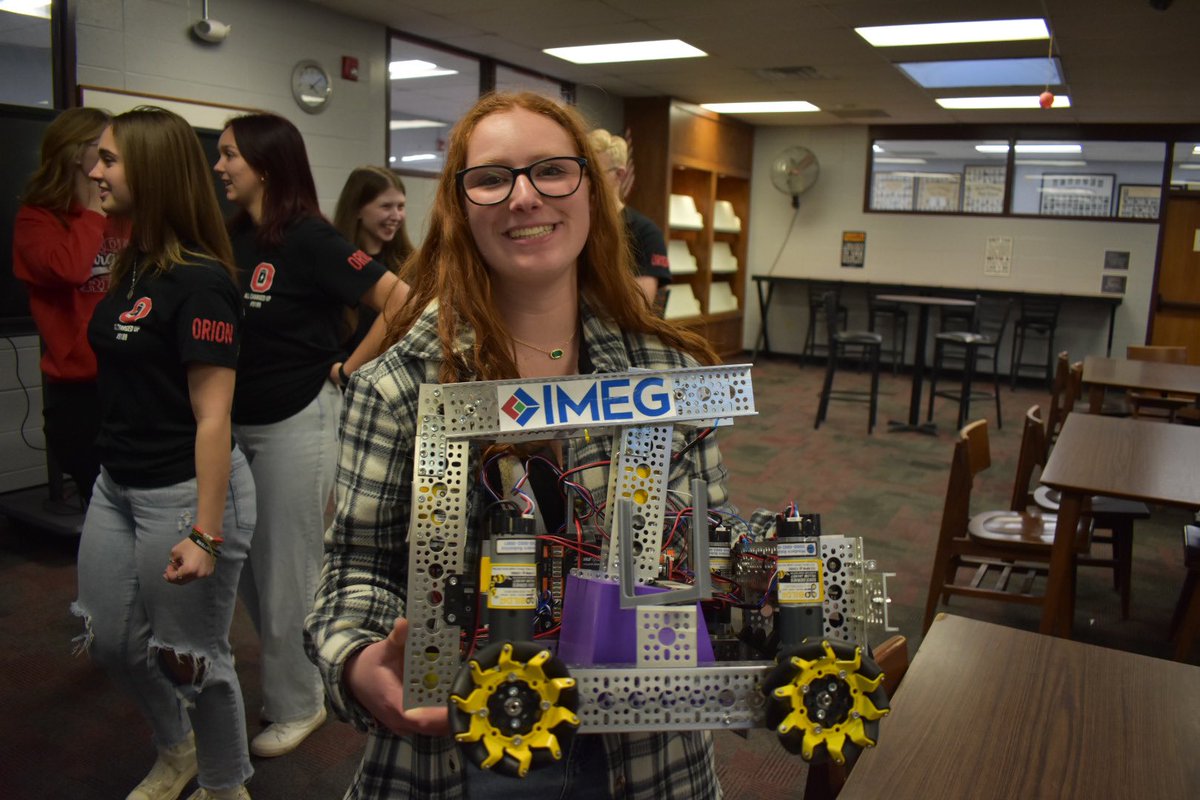 ohsrobots's tweet photo. A couple days ago we had the pleasure of welcoming the Sherrard TiGEARS into our practice! We shared many laughs and are so glad you were able to join us! Can't wait to see Edwin again :) 

#team9189 #sherrard #allchargedup #ohsrobots https://t.co/4LbD3jNOfm