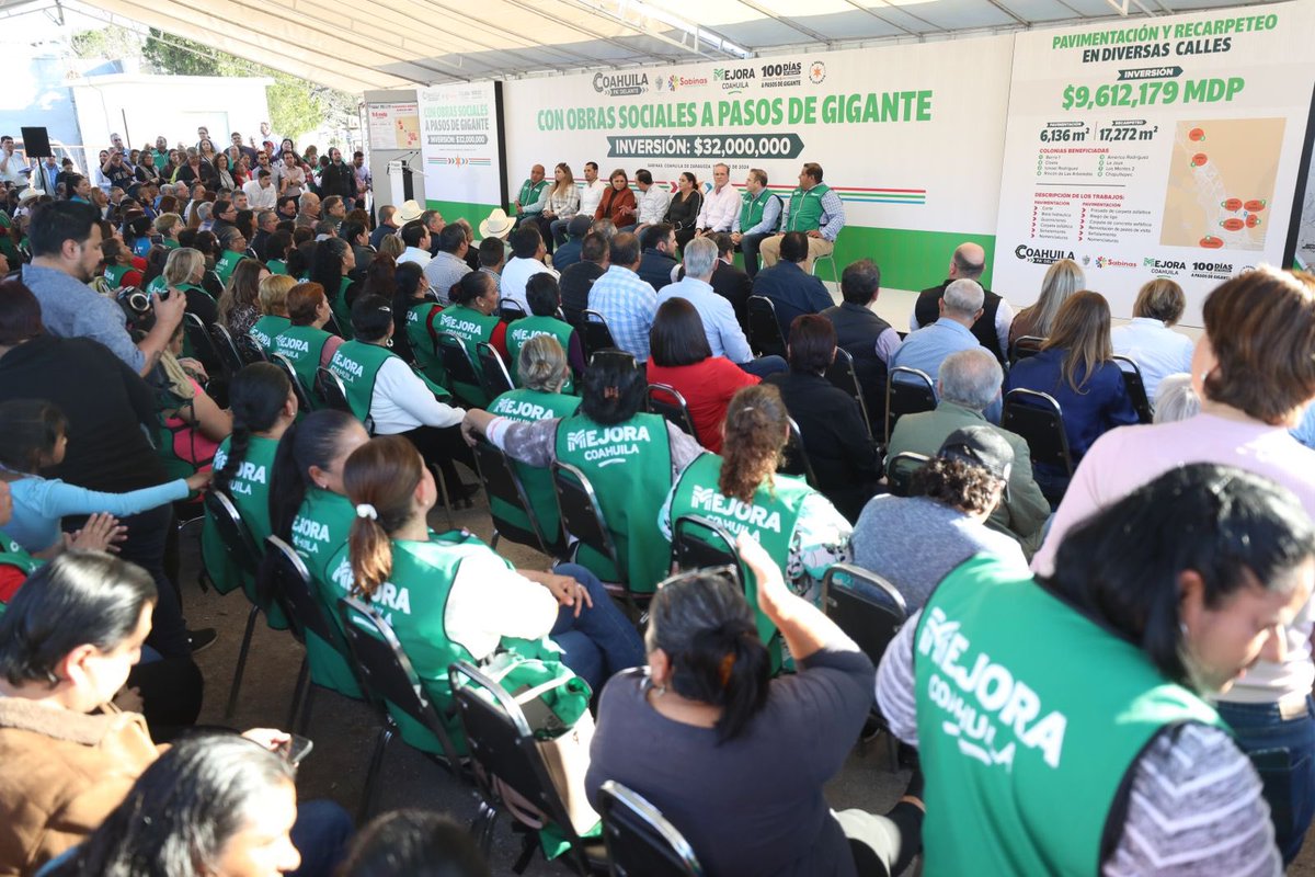 manolojim's tweet photo. Cerramos con nuestra gira por la Carbonífera en #Sabinas. Ahí, junto con mi amiga la alcaldesa @dianaharomtz, arrancamos los trabajos de pavimentación de 26 cuadras y anunciamos la construcción de obras de agua que arrancaremos en las próximas semanas. (1/2) https://t.co/PLzNnYaggU
