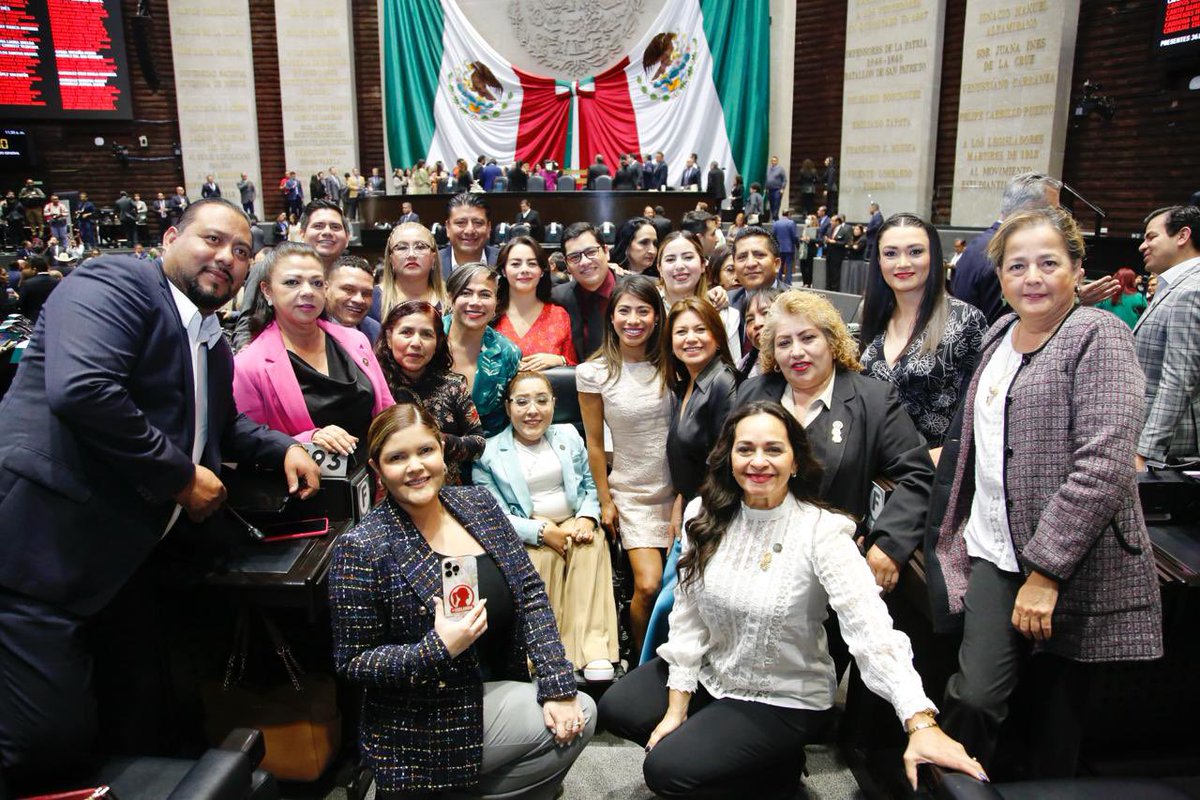 SalmaLuevano's tweet photo. #Enchingaydebuenas ,arrancamos segundo periodo del 3er año de las 65 legislatura @Mx_Diputados .

 Quién diga que en la política no hay amigos, está muy equivocado 

 Ya les extrañaba a todes , a seguir la lucha #Hastaqueladignidadsehsgacostumbre 

@olimpiatamara 
@faviocas https://t.co/Nro1v8ZTAh