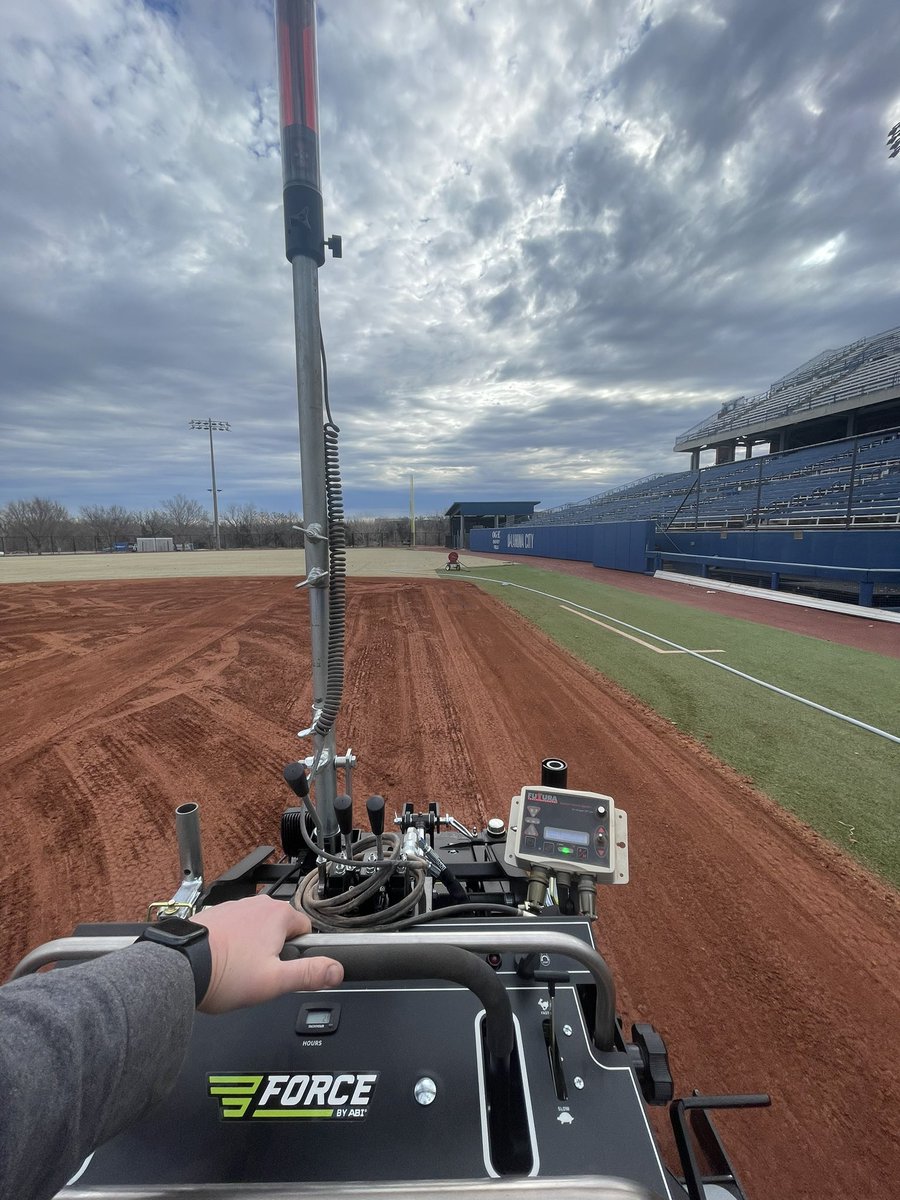 jmh_140's tweet photo. #DirtDawgs @ABISportsTurf @Turfaceproducts @SiteOneSupply https://t.co/JgZPVKfDFt