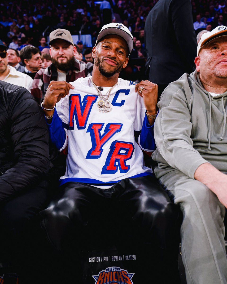 Meanwhile, back home…

Love your style, <a href="/TeamVic/">Victor Cruz</a>.