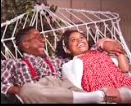 silentpartner80's tweet photo. 🧵 with Laura.
My point with the analogy is if find you a Myra, you better keep her!
The world is full of Laura's.
#Familymatters #Blacksitcom #erkel #love
#relationshipgoals https://t.co/PFpjAGzEsA