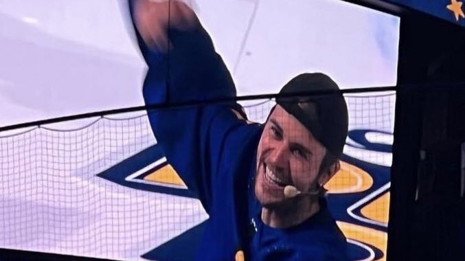 tpwkjdb's tweet photo. my roman empire is seeing justin bieber this happy enjoying what he loves and enjoying his life after years of hatred from the world, facing addiction and depression in the past while having to perform for thousands of people in sold out arenas keeping his face up while struggling to be okay himself to finally care for himself