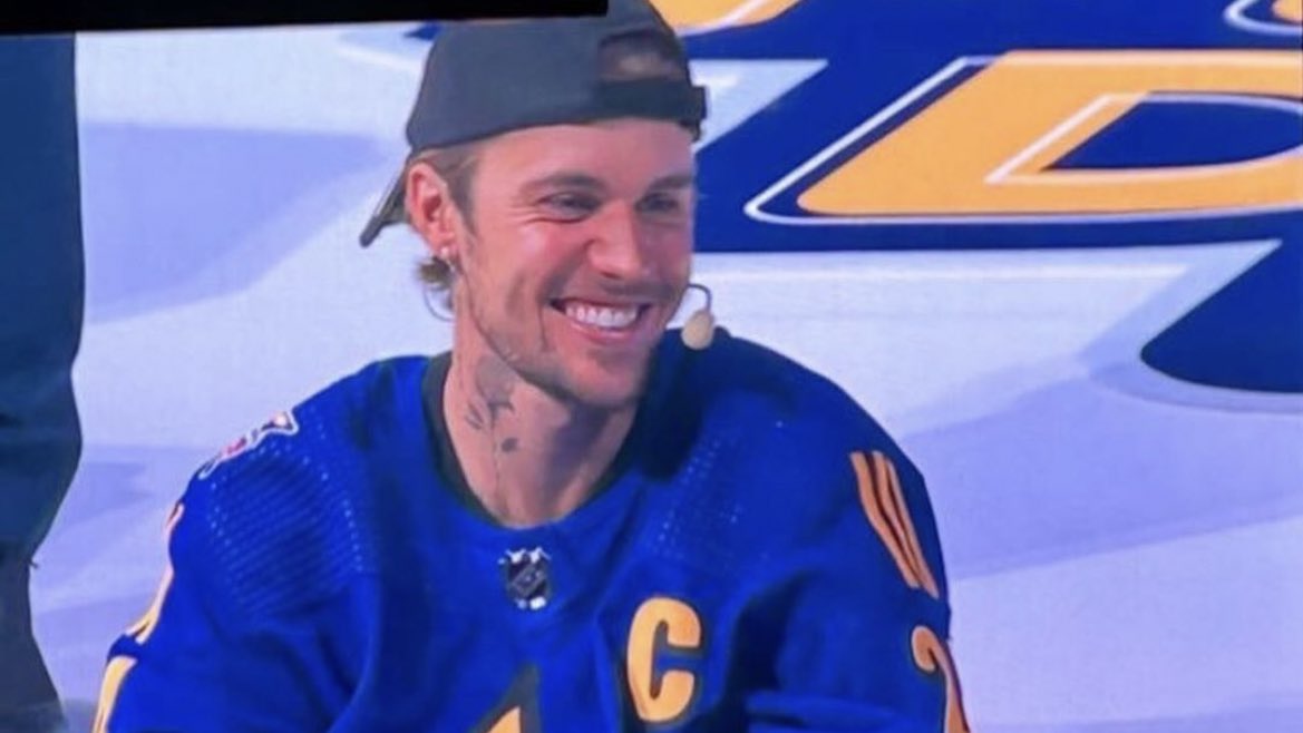 tpwkjdb's tweet photo. my roman empire is seeing justin bieber this happy enjoying what he loves and enjoying his life after years of hatred from the world, facing addiction and depression in the past while having to perform for thousands of people in sold out arenas keeping his face up while struggling to be okay himself to finally care for himself