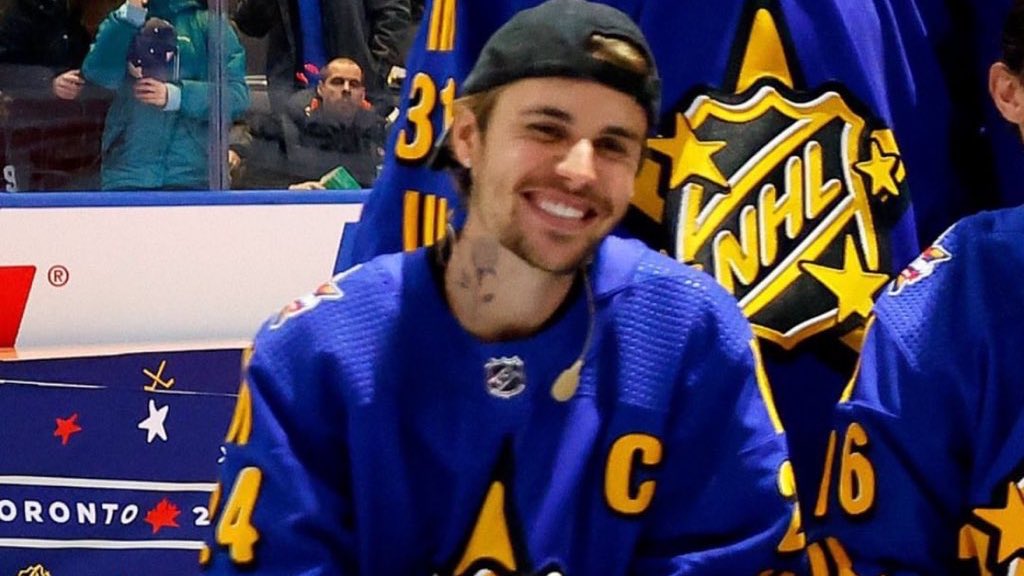 tpwkjdb's tweet photo. my roman empire is seeing justin bieber this happy enjoying what he loves and enjoying his life after years of hatred from the world, facing addiction and depression in the past while having to perform for thousands of people in sold out arenas keeping his face up while struggling to be okay himself to finally care for himself