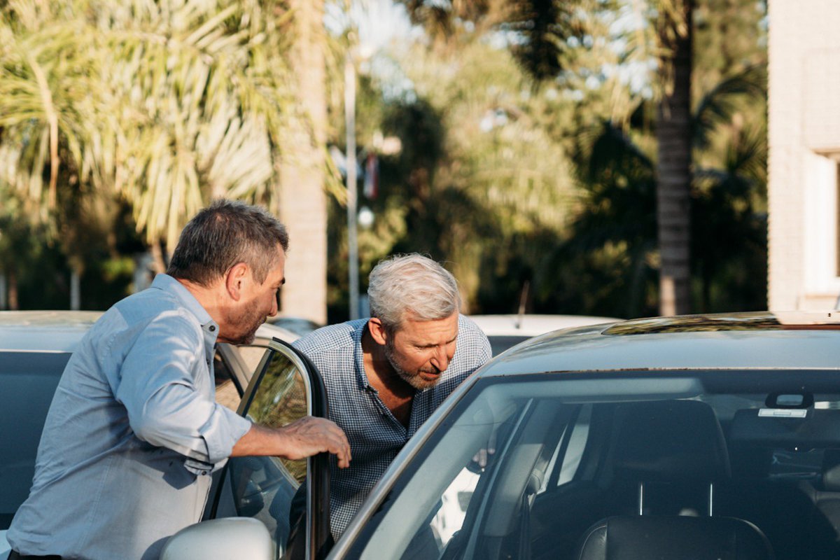 Estamos haciendo las cosas de otra manera. 

Tras el decreto que firmé hace unos días, se reportaron a la Secretaría General 160 autos oficiales y, de esos, 50 fueron entregados hoy a nuestra Policía. 

Los restantes (más de la mitad) son una muestra del abandono del Estado: sin